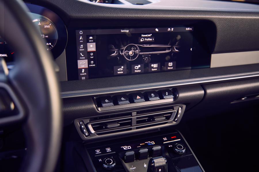 Детали интерьера Porsche 911 Carrera S (992) 2019 года  (NA) (фото 4 из 31)